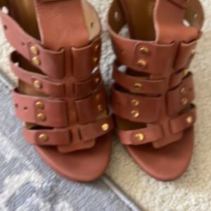 Pour La Victoure  leather strappy heels sz 7